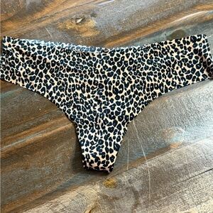 Victoria’s Secret Leopard Print Thong Panties Size Large  NWT